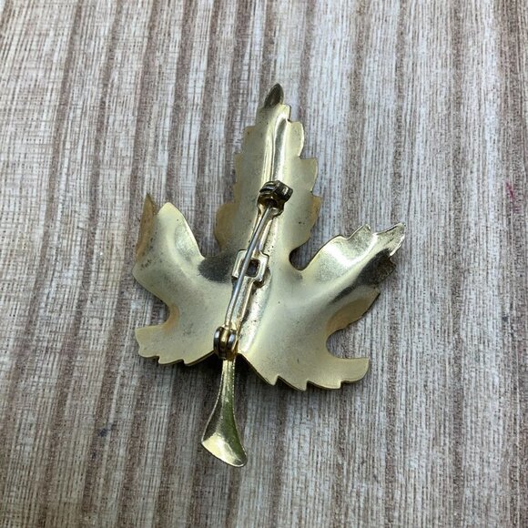 Maple Leaf Vintage Brown Gold Tone Enamel Brooch Pin - Picture 2 of 4